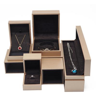 China Recyclable Custom Luxury Cardboard Jewelry Paper Rigid BoxesPackaging Box For Necklace Bracelet Pendant for sale