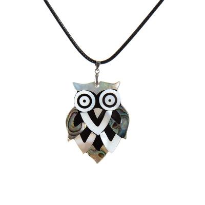 China TRENDY Natural Round Hollow Inlaid Flower Crochet Fashion Owl Shell Ladies Jewelry Charm Necklace Pendant for sale