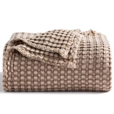 China Large PORTABLE Soft Comfortable Customized Blanket Chunky Yarn Blanket Luxury Polyester Chenille Cotton Weave Waffle Blanket for sale