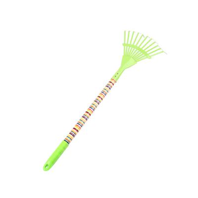 China Long Garden Rake Handle Garden Tool Shovel Hoe Wooden Leaf Rake for sale