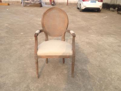 Chine Chaises en bois tapissées par meubles de dos rond de Ratten de banquet de chaise de bras de salle à manger en bois solide d'hôtel à vendre