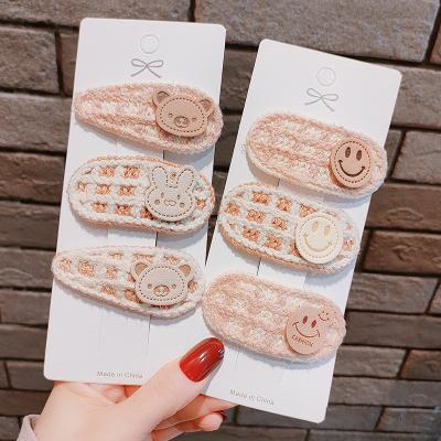 China High Quality Korean Children's Wholesale Korean Beige Bear Hairpins Fashion Style Face Hairpins Girls Hair Smile Knitting Accessories for sale