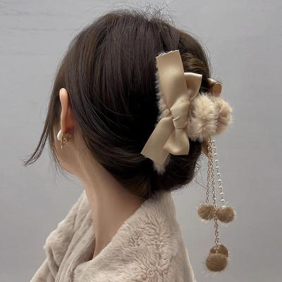 China Hair Accessories Wholesale Autumn Winter Fashion New Hair Accessories Large Ball Tassel Plush Bowknot Plush Women's Hair Claws for sale