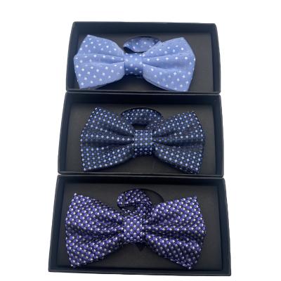 Cina hot selling custom woven design solid Silk fabric Bow Tie in vendita