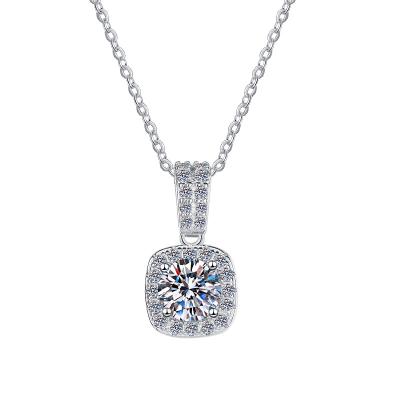 China Romantic Romantic design 925 sterling silver jewelry 1 carat Moissanite necklace for women for sale