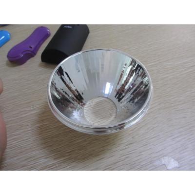 China La inyección de la base de los útiles de KLM/HASCO que moldeaba para Chrome plateó la guía ligera del ABS/el reflector de la luz en venta