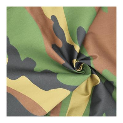 China 80/20 Shrink-Resistant T/C Fabric Supplier Printing Fabrics For Clothing , 21*21 108*58 Camouflage Military Dyed Cotton Dyed Cotton Fabric For Bag for sale