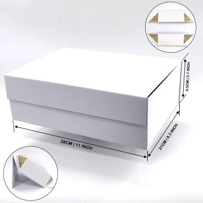 China Recycled Materials Wholesale Bulk White Luxury Folding Gift Packaging Box With Magnetic Lid for sale