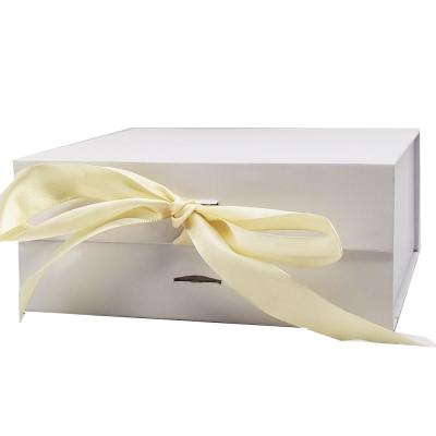 China Recyclable Custom Size Factory Size Ribbon Magnet Foldable Gift Box For Clothes for sale