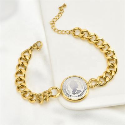 China TRENDY 18K Gold Plated Jewelry Customize Cuban Chain Bracelet Around Queen Head Charms For Bracelets for sale