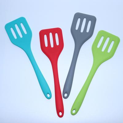 China Viable Kitchen Utensils Tools Cooking Silicon Instruments Kitchen Dish Shovel Accessories Silicone Slotted Spatula for sale