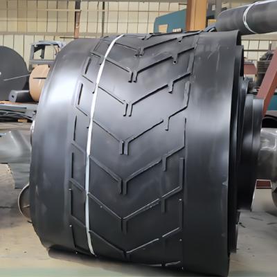 China Increase Friction Force Between Cargo Shandong V Type Patterned PE Industrial Rubber Concrete Conveyor Belts for sale