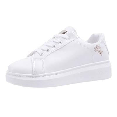 China Korean soft massage student women's flat soled shoes 2022 low top white shoes autumn fashion sneakers small sports shoes for sale