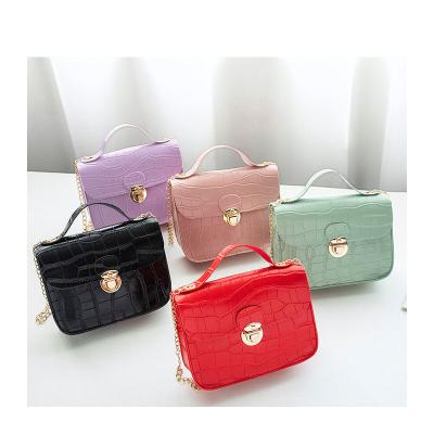 China Lady 2021 New Small Crocodile Pattern Fashion Bag Cheap Square Shoulder Good Quality Diagonal Female Bag for sale