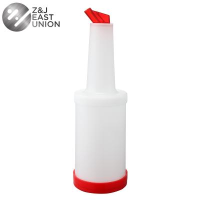 China 1L Unbreakable Durable Plastic Store Viable Juice Bottle Pourer For Bar for sale