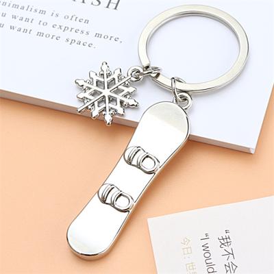 China Fashion New Arrival Metal Sport Snowflake Key Chain Pendant Skis Key Chain for sale