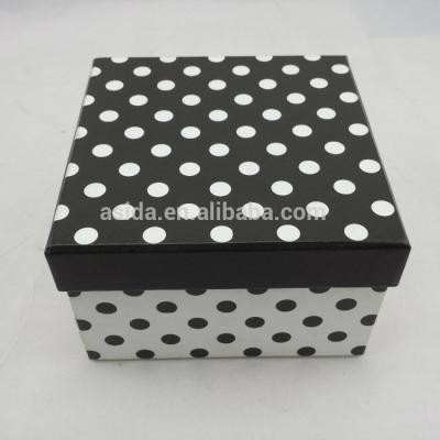 China Handmade Luxury Custom Emboss Cardboard Paper Gift Packaging Candle Box for sale