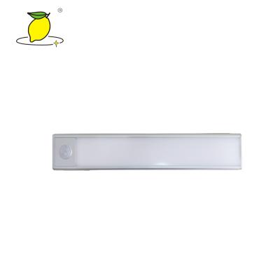 China Modern High Quality Portable Rechargeable LED PIR Motion Sensor Light Cabinet Light for sale