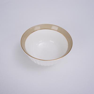 China Wholesale Viable White Glazed Round Shape Porcelain Ceramic Dinner Dish With Gold Rim for sale