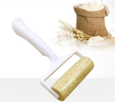 China Sustainable Wooden Pin With Plastic Handle Dough Roller Pastry Roller For Pasta Fondant Cookies Baking Pizza for sale