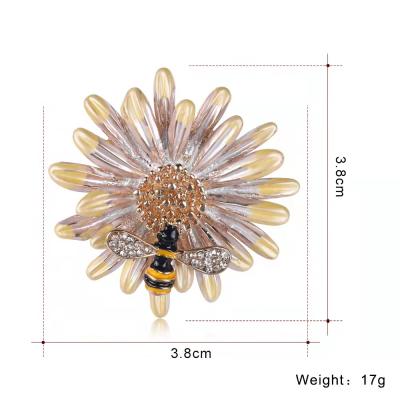 China Custom Crystal Hoja Brooch Women Designer Pins Floral Sweater Flower Stone Faux Stone Metal Vintage Luxury Leaf Brooches for sale