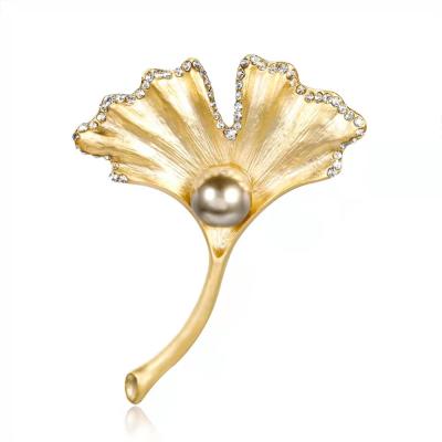 China Fashion Luxury Sweater Flower Rhinestone Metal Vintage Leaf Brooches Luxury Elegant Crystal Hoja Brooch Muslim Large for sale