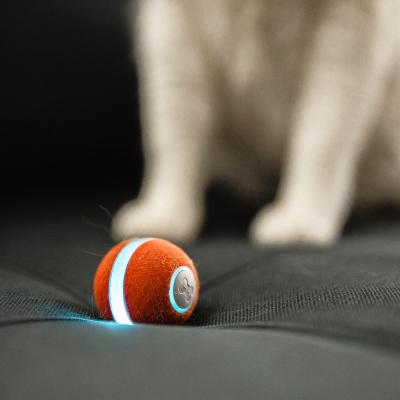 China Viable Interactive Colorful USB Rechargeable Cat Pet Electric Chaser Toy Toy For Cats Smart Funny LED Light Rolling Ball USB Rechargeable Ball en venta