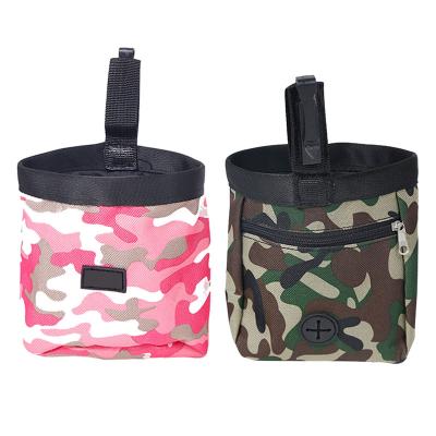 中国 Sustainable Dog Training Pouch Treat Bag With Automatic Drawstring Custom Dog Feeder 販売のため