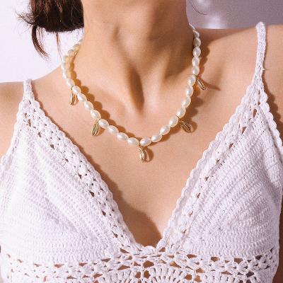 China Cheap Fashion Personality Women 3D Pearl Geometric Female Bohemian Necklace Temperament Shell Color Necklace for sale