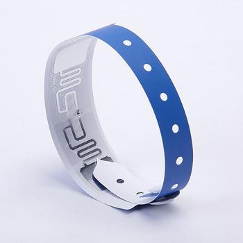 China PVC Wristband Material PVC Rfid Wristband Waterproof / Waterproof rfid Custom Wristband for sale