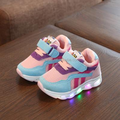 China Flatbed 2021 Newest Led Lightweight Shoes For Girls Safety Boy Lightweight Children Shoes Breathable Mesh Children's Sports Shoes for sale