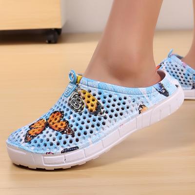 China Fashion Trend Women Fashion Clogs Beach Sandals Hollow Out Shoes Travel Outdoor Leisure Slippers Garden Clogs for sale