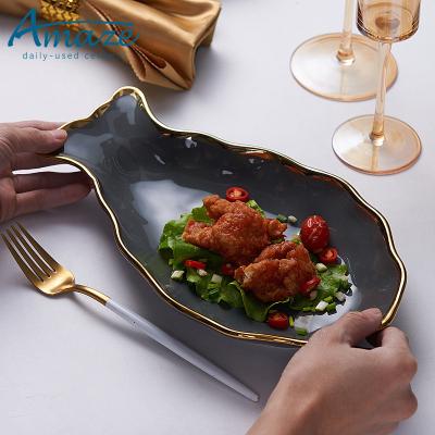 China Sustainable Newcomer Stylish Home Restaurant Used Fish Shape Dining Ceramic Tableware Luxury Plate With Gold Rim for sale