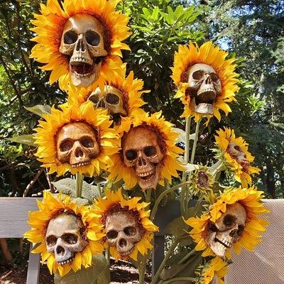 China Ceramic Halloween Stove BBQ Ornaments Simulation Skull Props Horror Party Decoration for sale