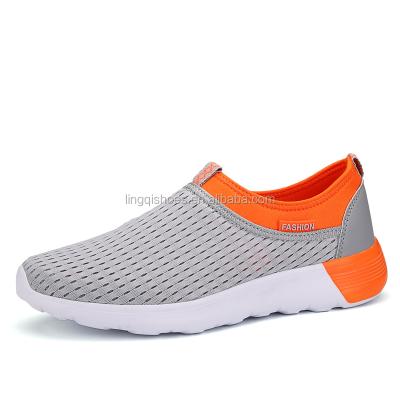 China Men And Women Breathable Mesh Breathable Sports Couples Lace Up Walking Shoes for sale