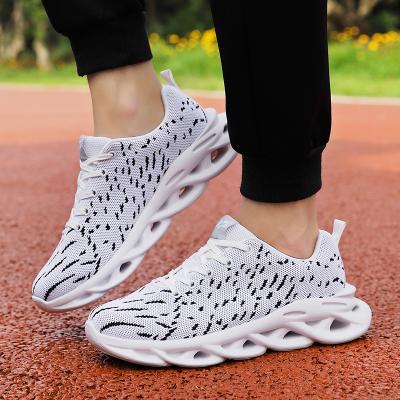 China Fashion High Quality NO-slip Comfortable Man Sneakers CUSHIONING Walking Style Shoes For Men for sale