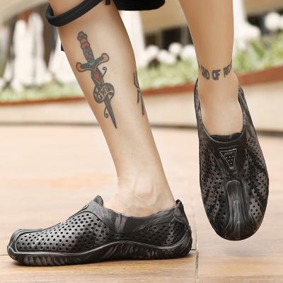 China Best Selling Plastic Comfy Breathable Anti-slippery Sandals Deodorization Products Men's Plastic Hobbles for sale