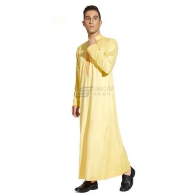 China Spun Polyester or Imitation Korean Fabric Stain Wholesale New Hot Sale Qatar Men's Embroidered Muslim Robe for sale