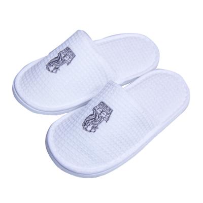 China Narrow/Open Toe Hotel Slipper Wholesale Cheap Disposable Nonwoven Hotel Slipper With Brand Logo for sale