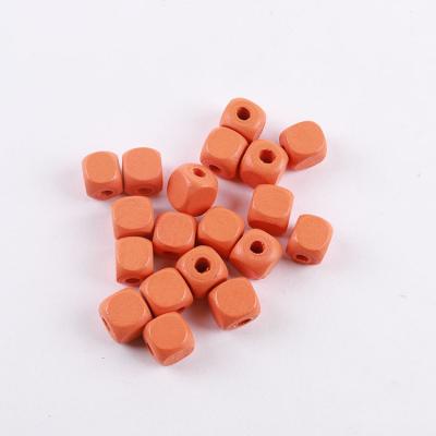 China Eco-friendly Custom 10mm 12mm Laser Carved Dice Wooden Beech Square Cube Wooden English Alphabet Beaded Hole for sale