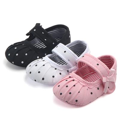 China Newborn Infant Flower Dot Shoes Crib Shoes New Cute Adorable Toddler Baby Size 0-18 Months Baby Shoes for sale