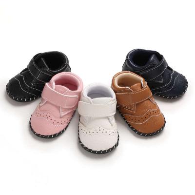 China New Cute Baby Shoes Leather Trim Black Infant Moccasin Shoes For Newborn Baby Boy Leather Shoes For 0 -18M Babies whoesaler for sale