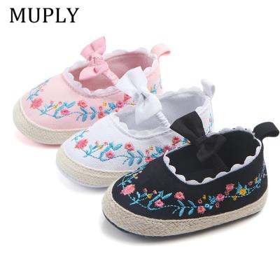 China 2021 Cute Big Bow Toddler Shoes For Soft Floral Newborn First Walker Anti-Slip Baby Girls Shoes Unique Embroidery Baby Prewalker for sale