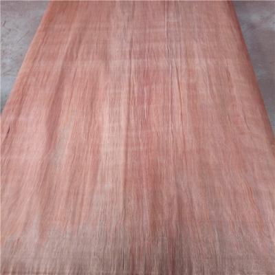 Cina 0.20mm/0.25mm/0.28mm/0.30mm PLB pencil cedar wood face veneer in vendita