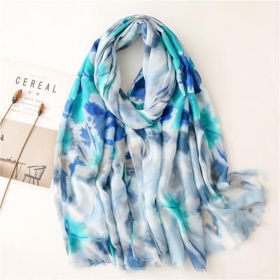 China Decorate low price promotion 2022 new fashion brand scarf neck scarf winter luxury scarf for women for sale