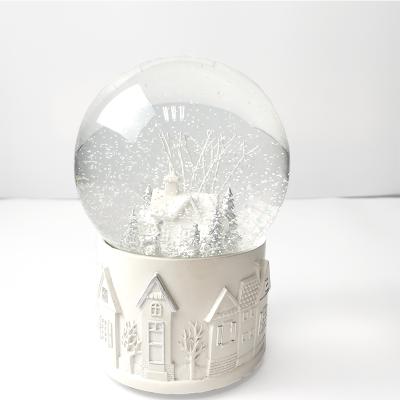 China Cute Happy New Year Resin Snow Globe House Tree Christmas Decorations for sale