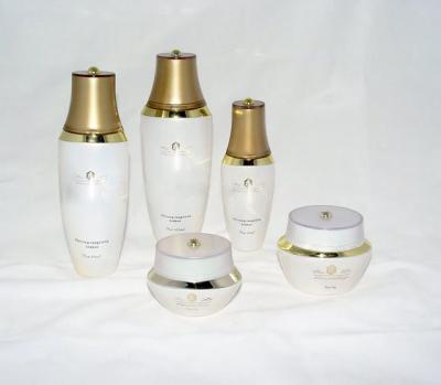 China Customized White Flint Cream Cosmetic Packaging Glass Bottles And Jars 80ML 30ML for sale