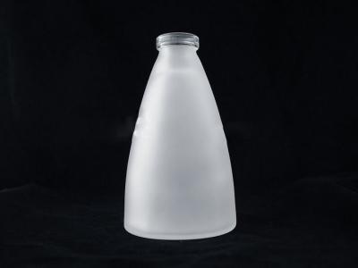 China Großer Flint Frosted Glass Beverage Bottles 300ML mit GEWICHT Kappe zu verkaufen