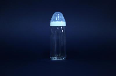 China Op maat gemaakte borosilicaat warmtebestendige glazen flessen voor babyvoeding zonder BPA Te koop