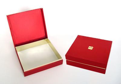 China Personalized Red Presentation Gift Paper Cardboard Boxes Packaging With Lid for sale